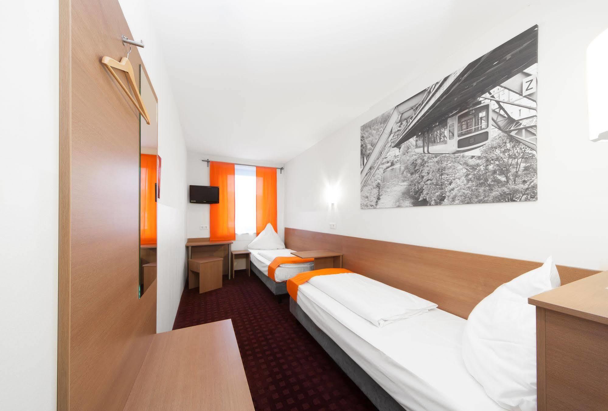 Mcdreams Hotel Wuppertal City Esterno foto