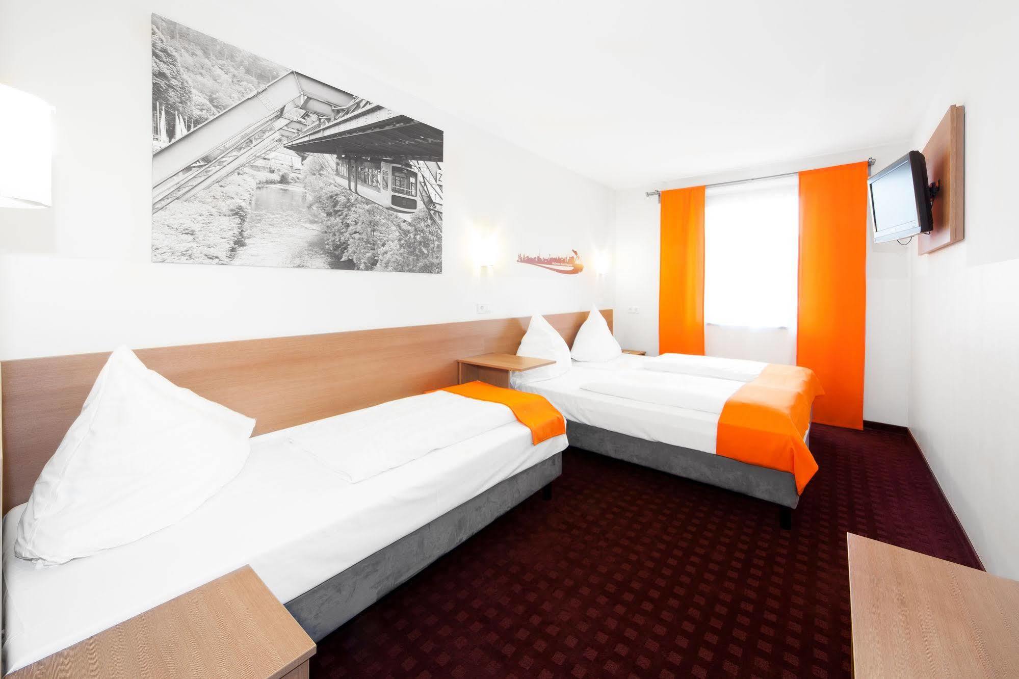 Mcdreams Hotel Wuppertal City Esterno foto